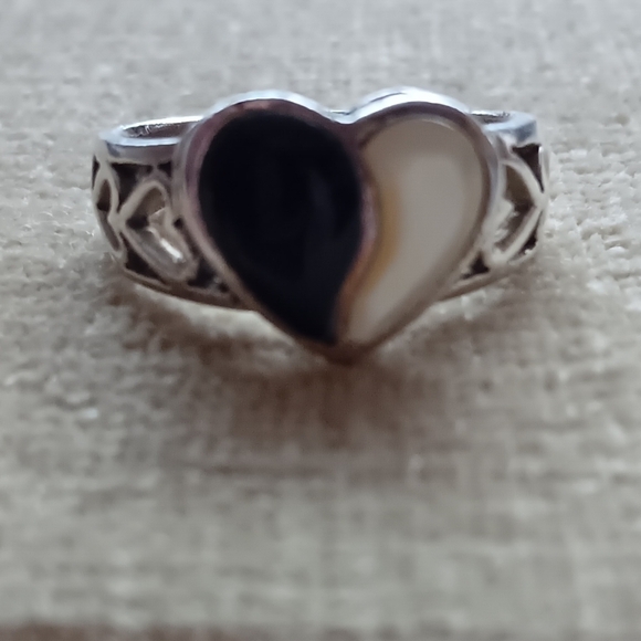 Silver Cut Out Heart Ring - Picture 5 of 10